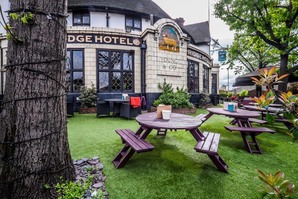 Bridge Hotel Greenford  Exteriör bild