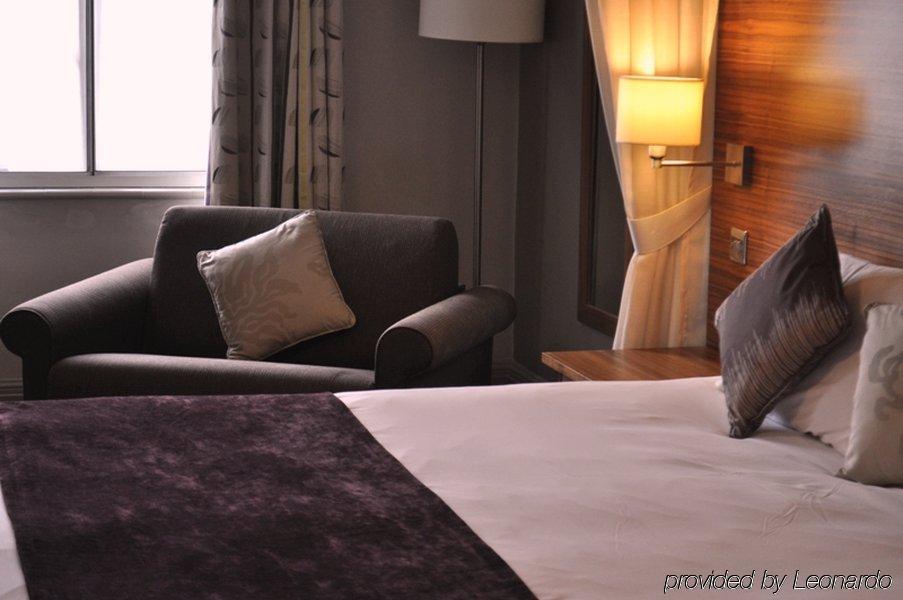 Bridge Hotel Greenford  Rum bild