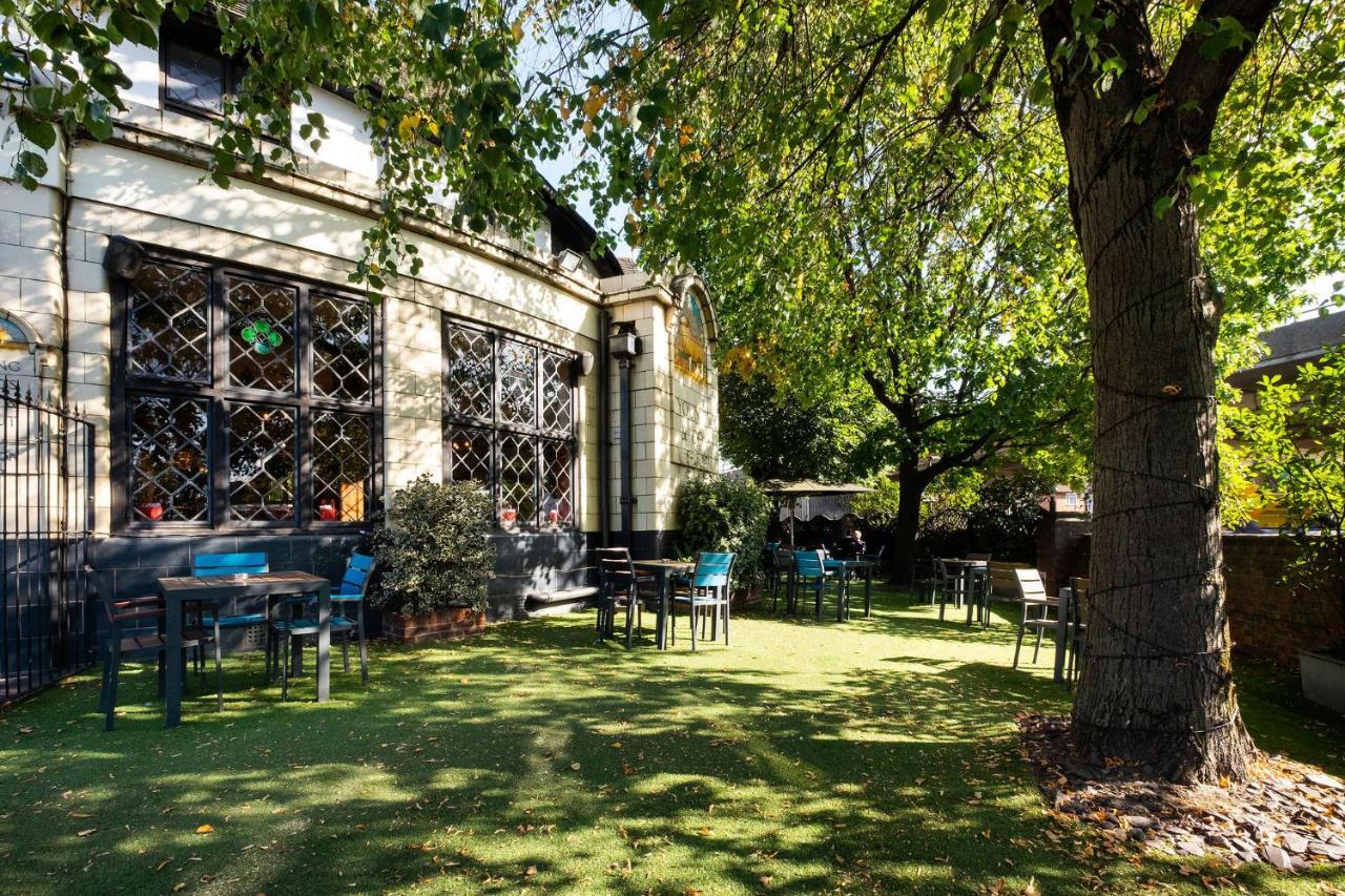 Bridge Hotel Greenford  Exteriör bild